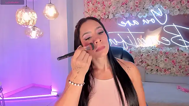 Snapshot of IsabelBornner chatting on December 2025 06:49:02 PM IsabelBornner online show from December 2025 06:49:02 PM