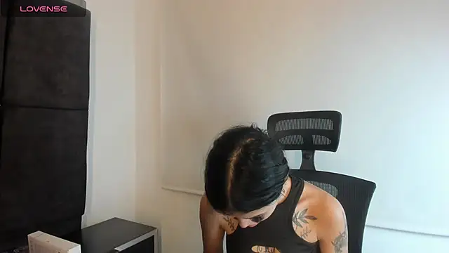 Cassie howard  online show from January 2025 05:19:01 AM