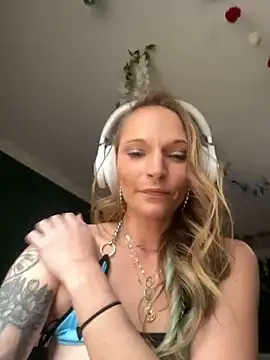 PrettiPluto online show from January 2025 06:17:01 PM