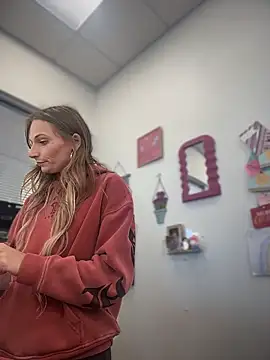 PrettiPluto online show from December 2025 07:53:02 PM