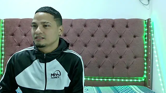 Snapshot of lau_hotfox chatting on February 2025 01:53:01 AM lau hotfox online show from February 2025 01:53:01 AM