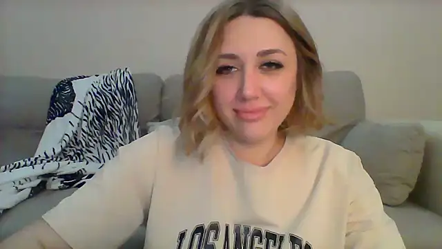 Snapshot of VickyLove047 chatting on January 2025 07:33:02 AM VickyLove047 online show from January 2025 07:33:02 AM