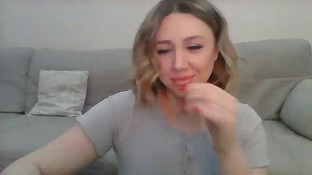 Snapshot of VickyLove047 chatting on March 2025 03:53:02 AM VickyLove047 online show from March 2025 03:53:02 AM