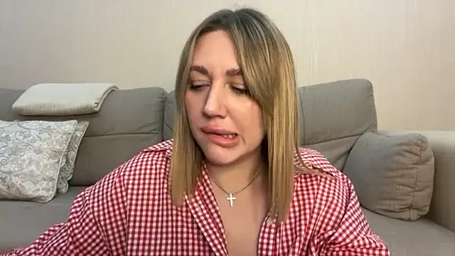 Snapshot of VickyLove047 chatting on November 2025 08:42:02 PM VickyLove047 online show from November 2025 08:42:02 PM