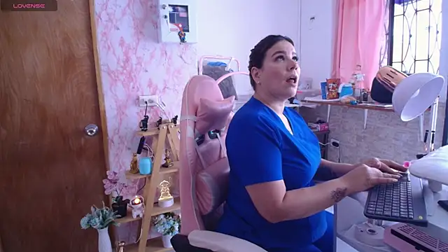 LucyanaSilva online show from August 2026 04:53:01 PM