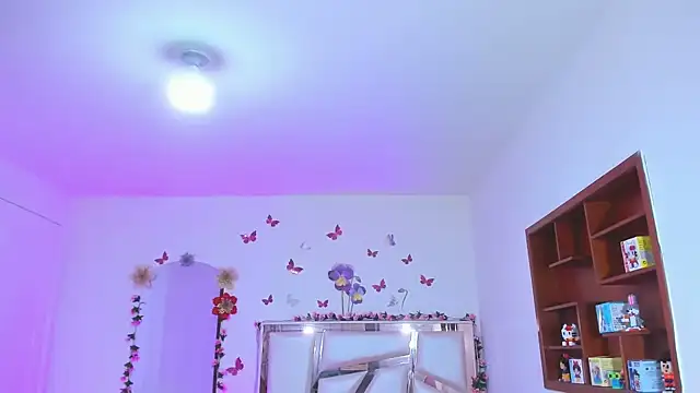 perlabeautiful online show from November 2025 12:08:02 PM