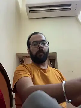 Snapshot of Arsh_Loves_Luv chatting on December 2024 01:23:02 PM Arsh Loves Luv online show from December 2024 01:23:02 PM