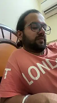 Snapshot of Arsh_Loves_Luv chatting on December 2024 12:24:01 PM Arsh Loves Luv online show from December 2024 12:24:01 PM