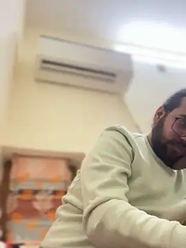 Snapshot of Arsh_Loves_Luv chatting on December 2024 05:22:02 PM Arsh Loves Luv online show from December 2024 05:22:02 PM