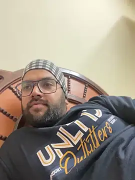 Snapshot of Arsh_Loves_Luv chatting on January 2025 06:38:02 PM Arsh Loves Luv online show from January 2025 06:38:02 PM