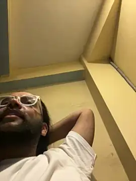 Snapshot of Arsh_Loves_Luv chatting on January 2025 01:31:01 PM Arsh Loves Luv online show from January 2025 01:31:01 PM