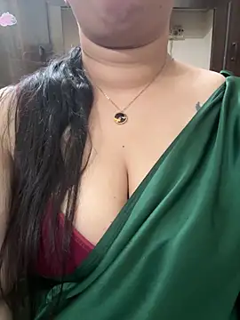 Snapshot of Akhi_Akshaya chatting on December 2024 10:32:01 AM Akhi Akshaya online show from December 2024 10:32:01 AM