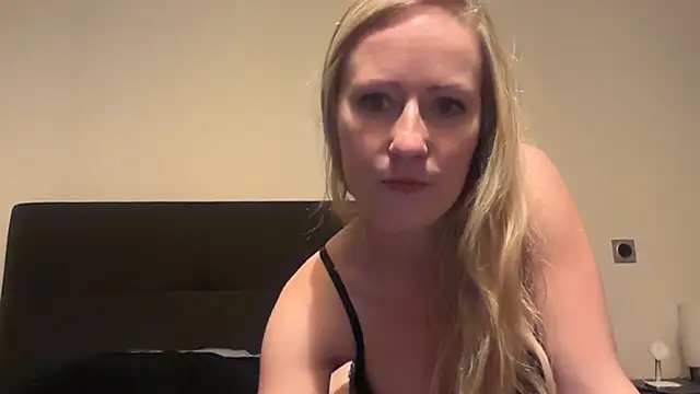 Snapshot of Emmy_frenchie chatting on January 2025 08:15:02 PM Emmy frenchie online show from January 2025 08:15:02 PM