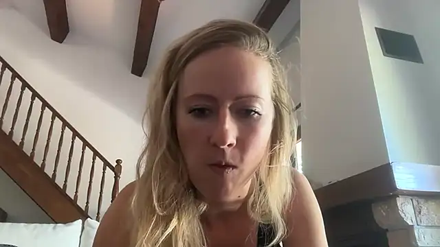 Snapshot of Emmy_frenchie chatting on November 2025 11:22:02 AM Emmy frenchie online show from November 2025 11:22:02 AM