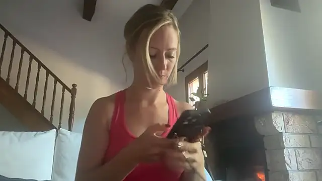 Snapshot of Emmy_frenchie chatting on November 2025 09:53:02 AM Emmy frenchie online show from November 2025 09:53:02 AM