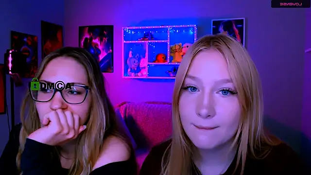 playful sophie online show from April 2026 07:32:01 PM