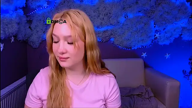 Snapshot of playful_sophie chatting on April 2026 02:51:02 AM playful sophie online show from April 2026 02:51:02 AM
