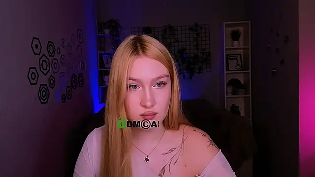 Snapshot of playful_sophie chatting on May 2026 07:31:01 PM playful sophie online show from May 2026 07:31:01 PM