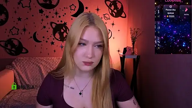 Snapshot of playful_sophie chatting on May 2026 07:30:01 PM playful sophie online show from May 2026 07:30:01 PM