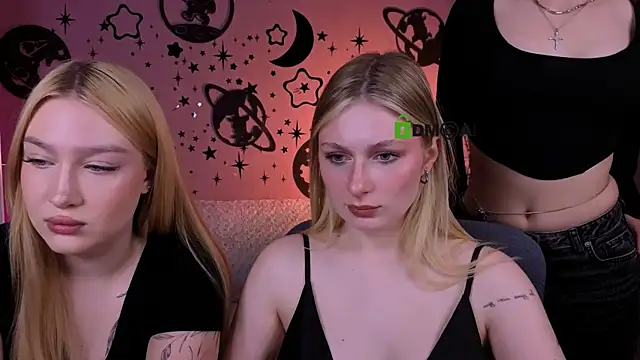 Snapshot of playful_sophie chatting on May 2026 07:22:01 PM playful sophie online show from May 2026 07:22:01 PM