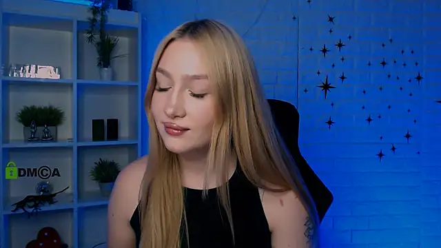 Snapshot of playful_sophie chatting on May 2026 07:21:01 PM playful sophie online show from May 2026 07:21:01 PM