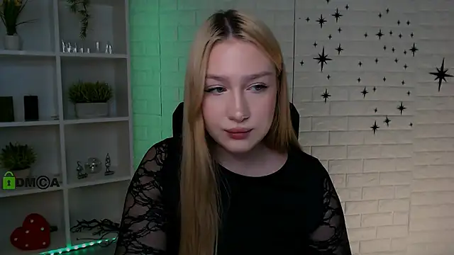 Snapshot of playful_sophie chatting on May 2026 07:33:02 PM playful sophie online show from May 2026 07:33:02 PM