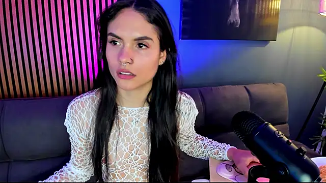 Gaby Ferrer online show from November 2025 04:08:02 PM