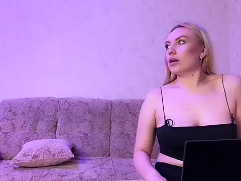 Snapshot of AzallandRoom chatting on December 2025 06:16:01 PM AzallandRoom online show from December 2025 06:16:01 PM