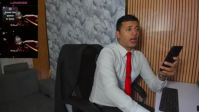 Hideintheoffice online show from December 2025 11:38:02 AM