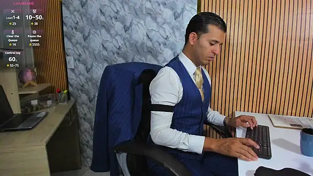 Hideintheoffice online show from April 2026 03:29:01 AM