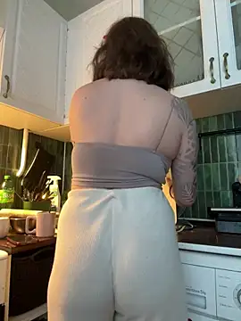 Snapshot of MayaMystic chatting on January 2026 01:04:02 PM MayaMystic online show from January 2026 01:04:02 PM