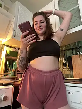 Snapshot of MayaMystic chatting on February 2026 01:06:02 PM MayaMystic online show from February 2026 01:06:02 PM