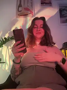 Snapshot of MayaMystic chatting on February 2026 01:05:01 PM MayaMystic online show from February 2026 01:05:01 PM