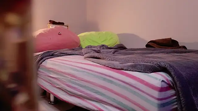 Snapshot of Night_Scoop_Cam chatting on December 2024 04:39:01 PM Night Scoop Cam online show from December 2024 04:39:01 PM