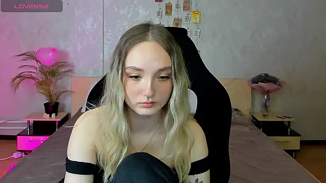 Snapshot of Cheryl__Brown chatting on February 2025 01:36:01 AM Cheryl Brown online show from February 2025 01:36:01 AM