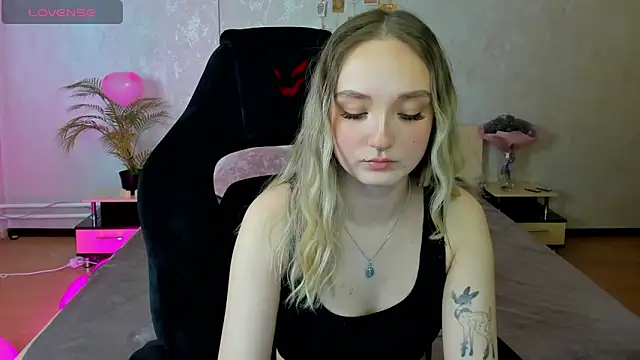 Snapshot of Cheryl__Brown chatting on February 2025 04:42:02 AM Cheryl Brown online show from February 2025 04:42:02 AM