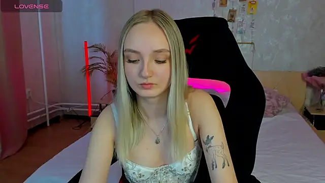 Snapshot of Cheryl__Brown chatting on March 2025 04:06:01 AM Cheryl Brown online show from March 2025 04:06:01 AM