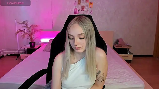 Snapshot of Cheryl__Brown chatting on March 2025 01:48:01 AM Cheryl Brown online show from March 2025 01:48:01 AM