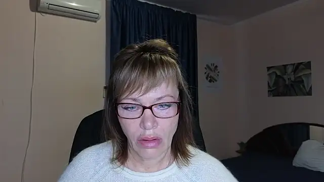 Snapshot of Miss_Moren chatting on September 2025 04:07:01 AM Miss Moren online show from September 2025 04:07:01 AM