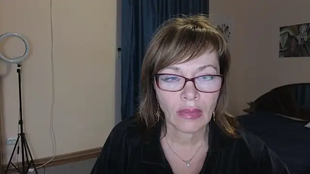 Miss Moren online show from November 2025 12:11:01 PM