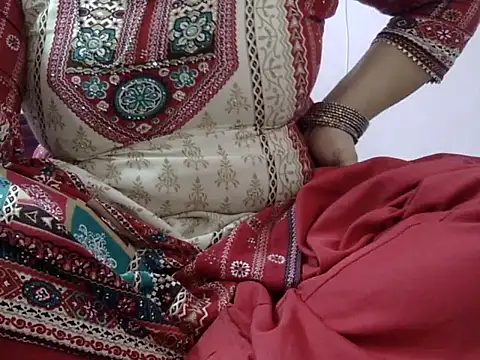 Snapshot of Housewife12 chatting on November 2025 08:20:01 AM Housewife12 online show from November 2025 08:20:01 AM