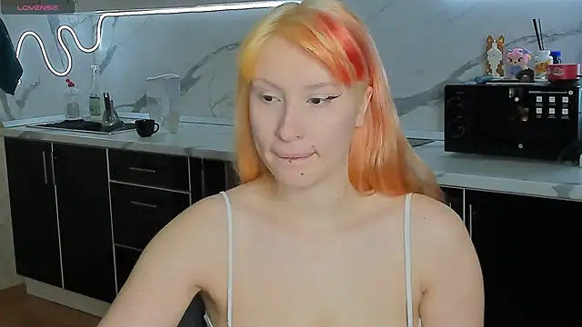 Snapshot of Sweet_white_chocolate chatting on November 2025 08:31:02 AM Sweet white chocolate online show from November 2025 08:31:02 AM