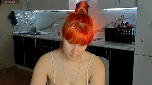 Snapshot of Sweet_white_chocolate chatting on December 2025 08:34:01 AM Sweet white chocolate online show from December 2025 08:34:01 AM