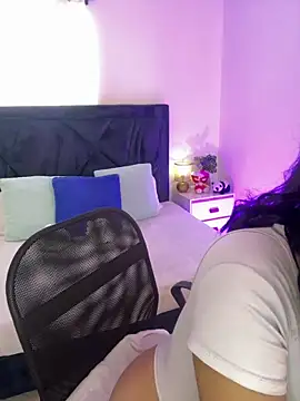 Lily Woodz online show from June 2026 07:05:01 PM