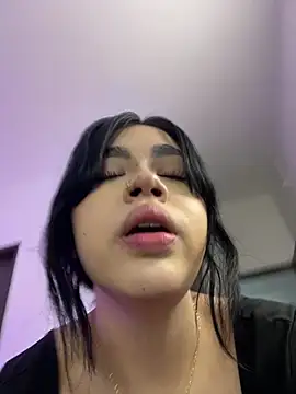 Lily Woodz online show from July 2026 07:27:01 PM