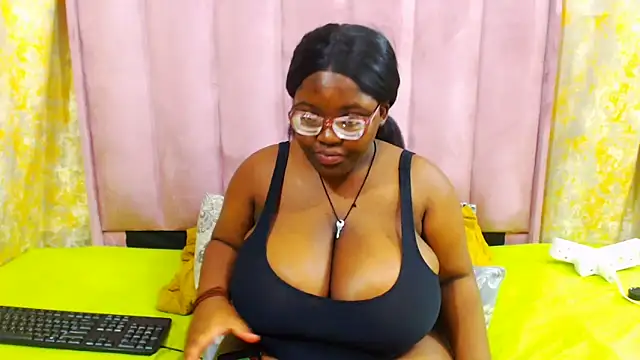 Snapshot of Damm_Bobbies chatting on May 2026 06:13:01 PM Damm Bobbies online show from May 2026 06:13:01 PM