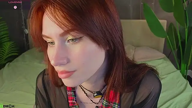 Snapshot of Mollly_Rouge chatting on July 2026 12:06:01 AM Mollly Rouge online show from July 2026 12:06:01 AM