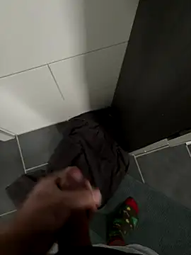 Snapshot of BobMeinster chatting on November 2025 10:37:02 AM BobMeinster online show from November 2025 10:37:02 AM