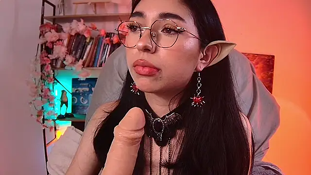 Snapshot of Sweet_Nyx chatting on May 2026 11:36:01 PM Sweet Nyx online show from May 2026 11:36:01 PM