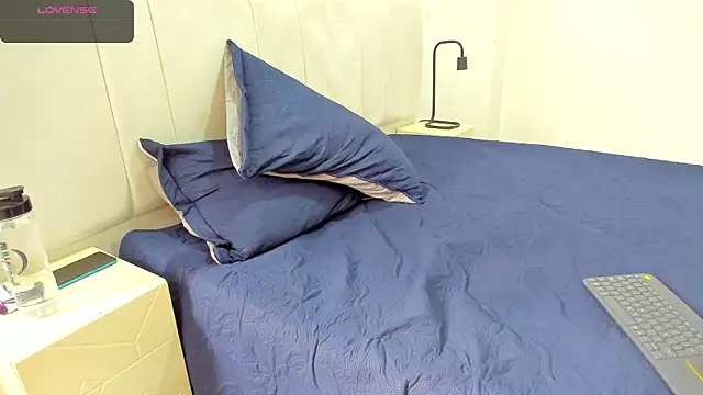 AbrilSonne online show from March 2025 06:58:02 PM